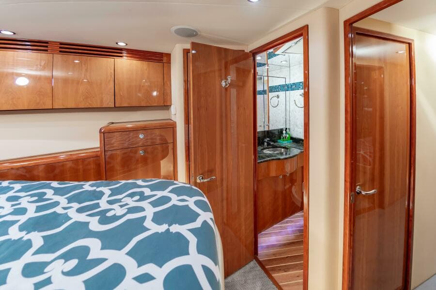 2008 Hatteras 64 Enclosed Bridge