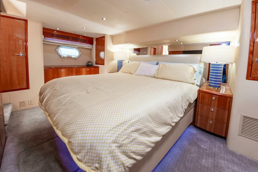 2008 Hatteras 64 Enclosed Bridge