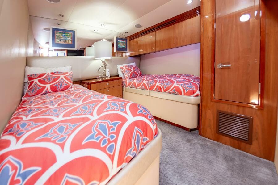 2008 Hatteras 64 Enclosed Bridge