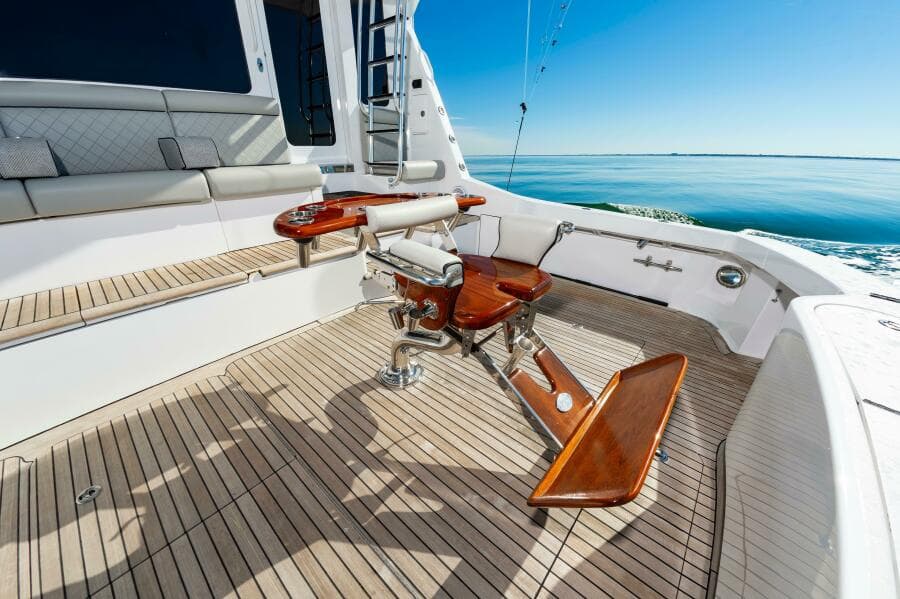 2008 Hatteras 64 Enclosed Bridge