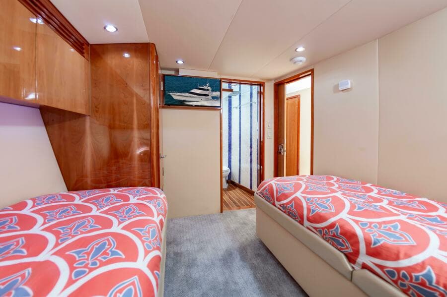 2008 Hatteras 64 Enclosed Bridge