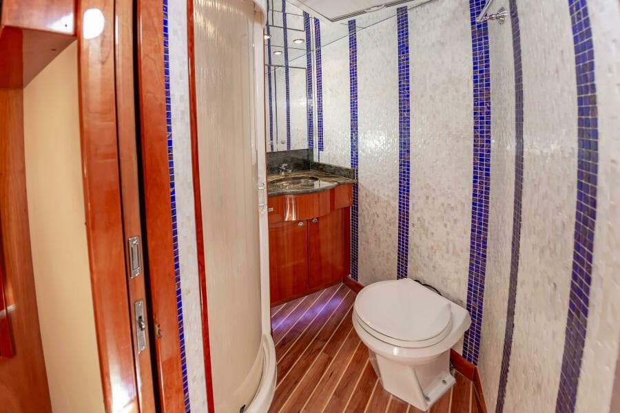 2008 Hatteras 64 Enclosed Bridge