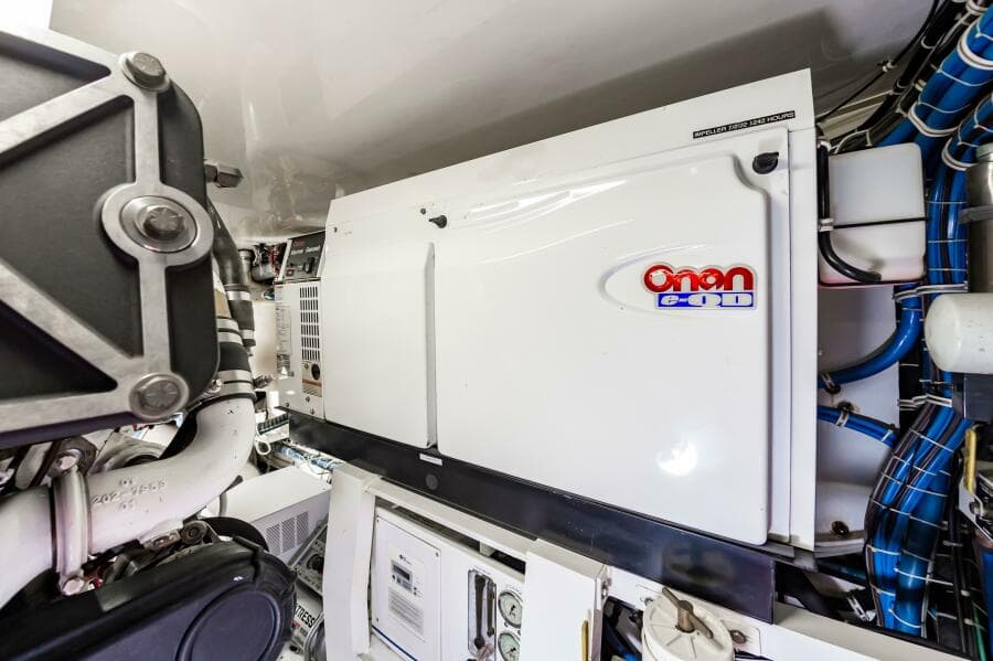 2008 Hatteras 64 Enclosed Bridge