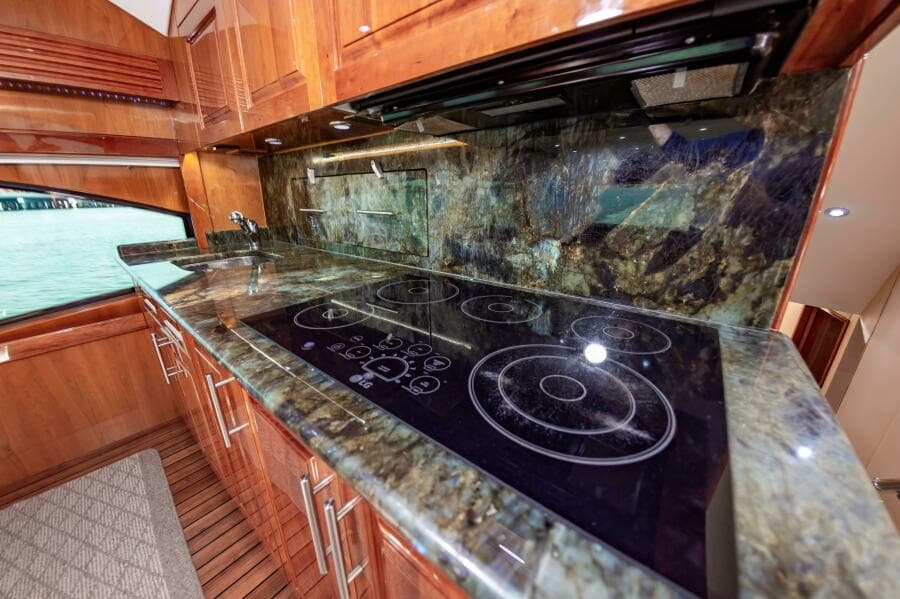 2008 Hatteras 64 Enclosed Bridge