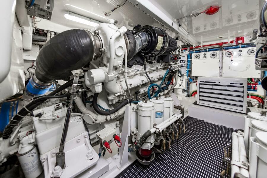 2008 Hatteras 64 Enclosed Bridge