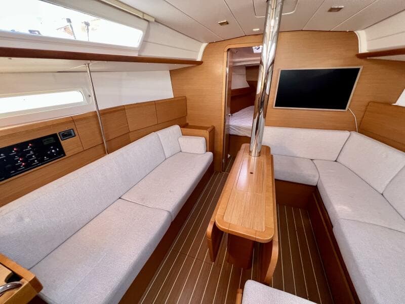 2013 Jeanneau 379