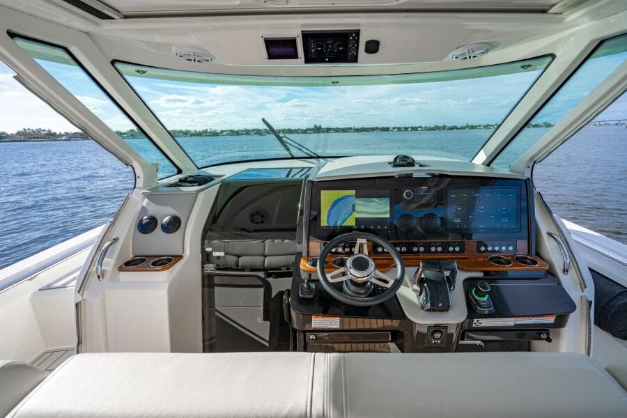 2022 Tiara Yachts 43 LS