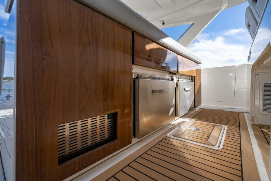 2022 Tiara Yachts 43 LS