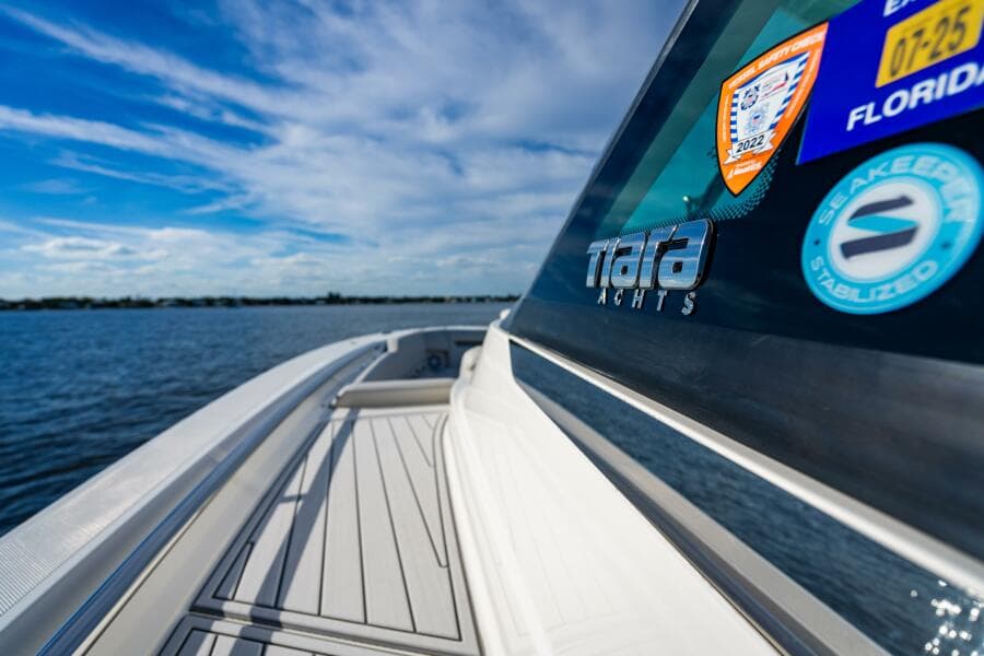 2022 Tiara Yachts 43 LS