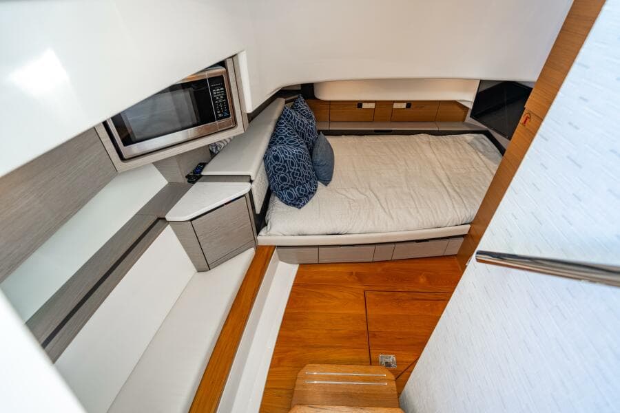 2022 Tiara Yachts 43 LS