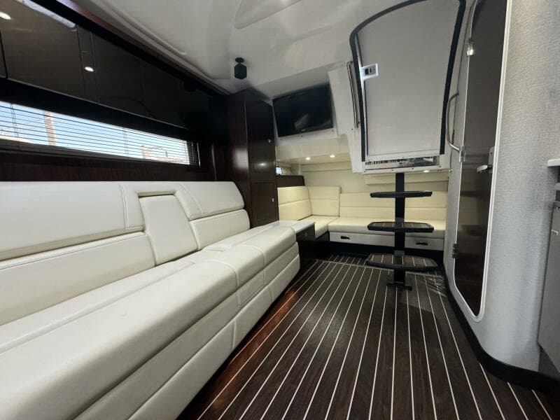 2018 Monterey 335 SY