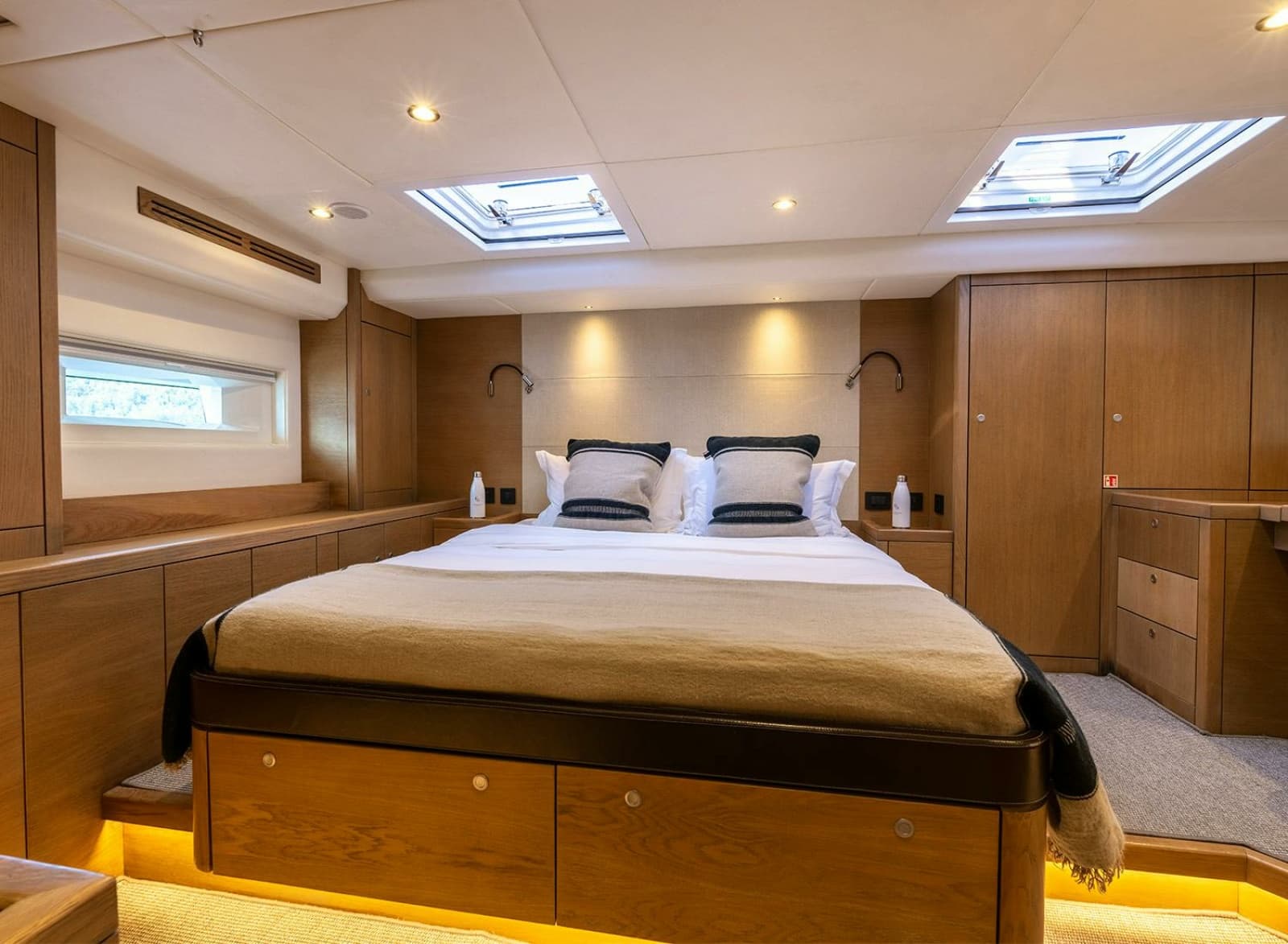 2014 Oyster Yachts Oyster 825 - Photo 3