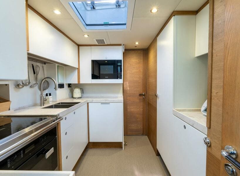 2014 Oyster Yachts Oyster 825