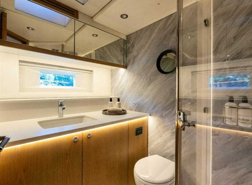 2014 Oyster Yachts Oyster 825