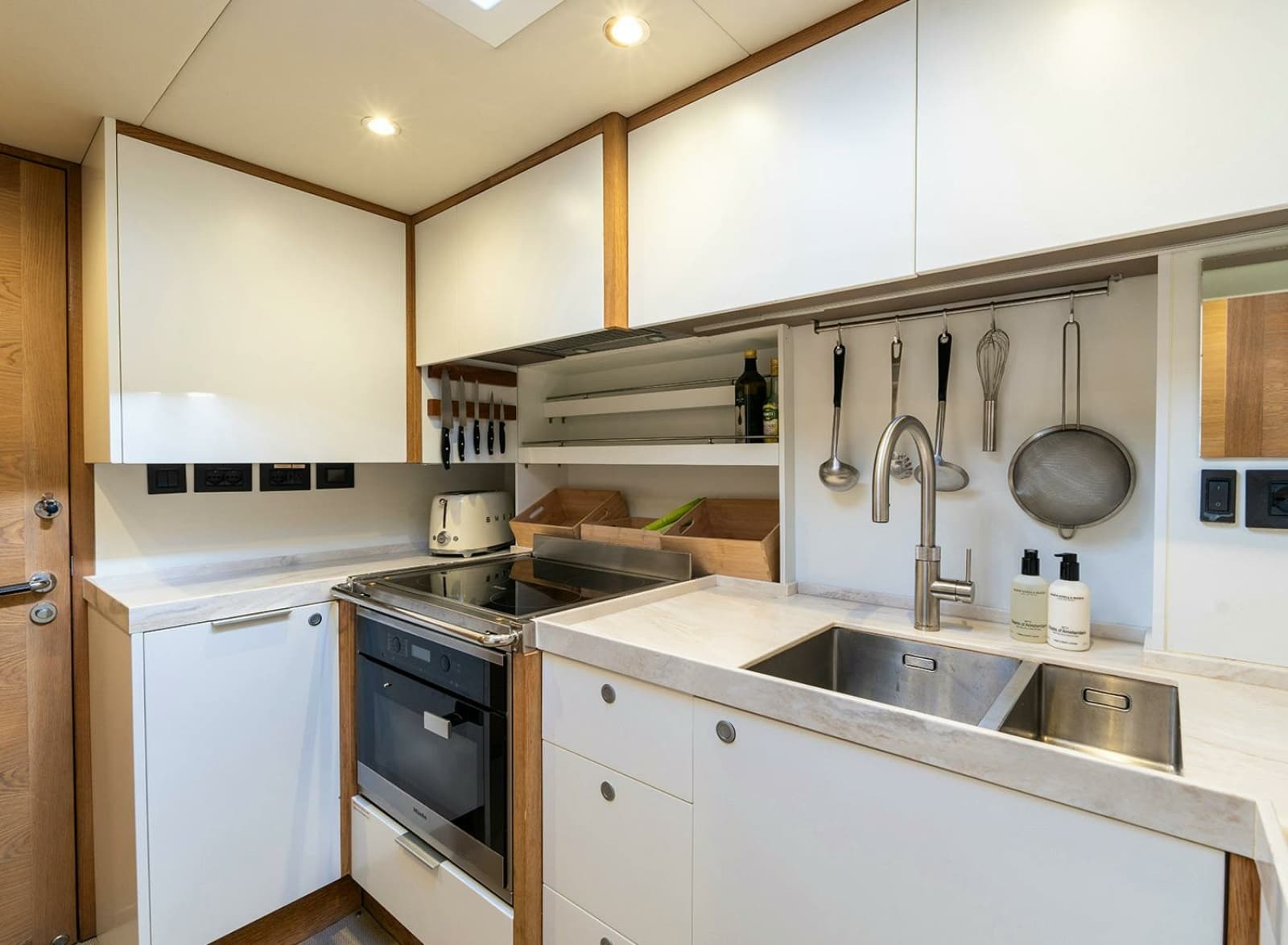 2014 Oyster Yachts Oyster 825 - Photo 53