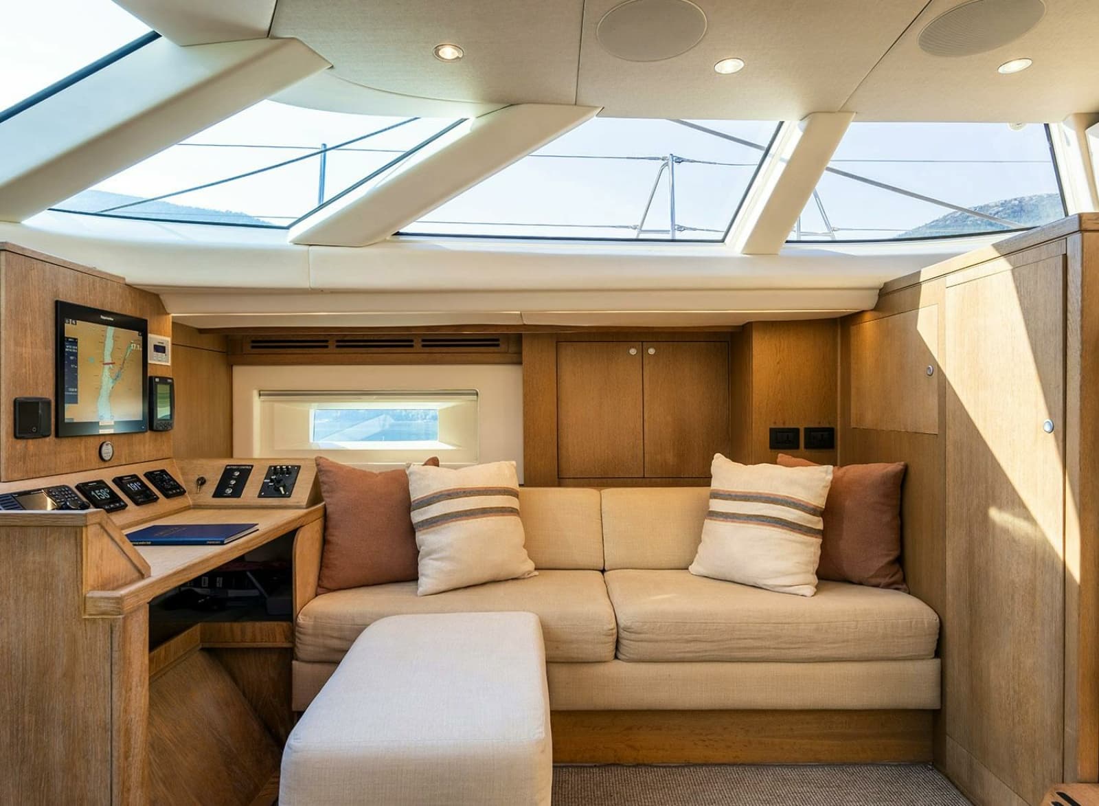 2014 Oyster Yachts Oyster 825 - Photo 26