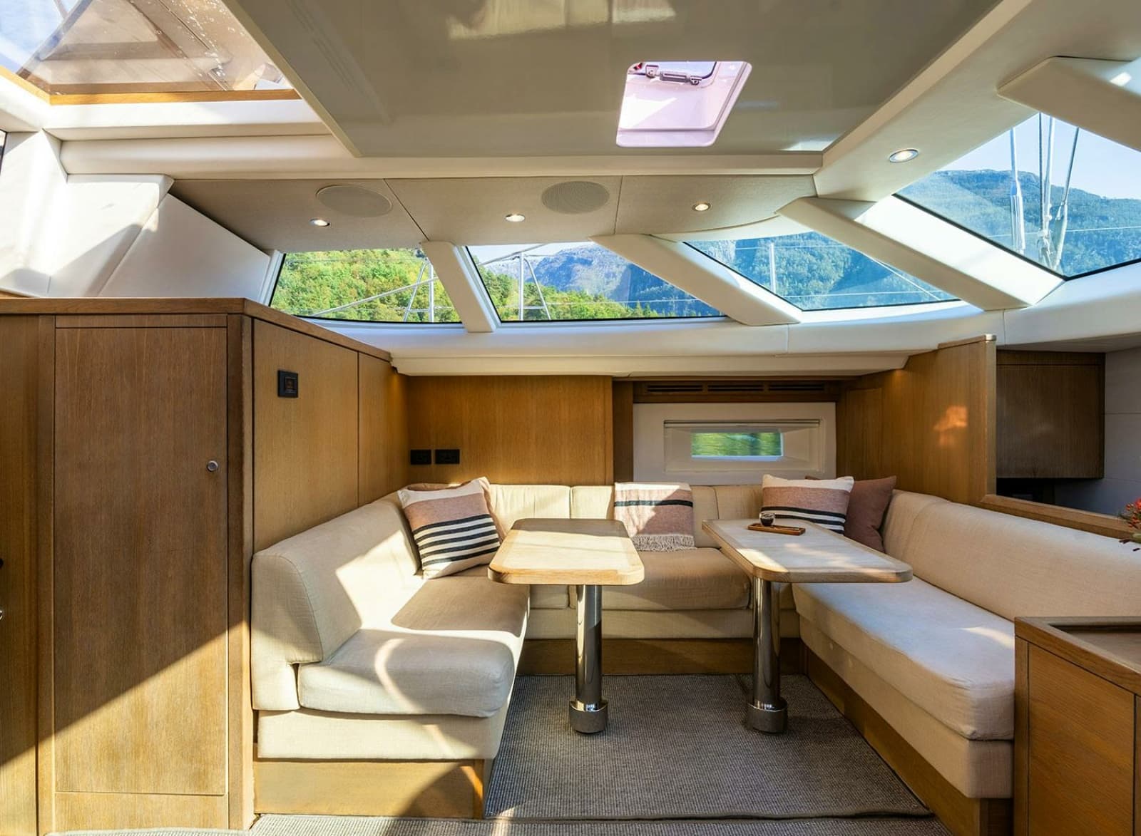 2014 Oyster Yachts Oyster 825 - Photo 25