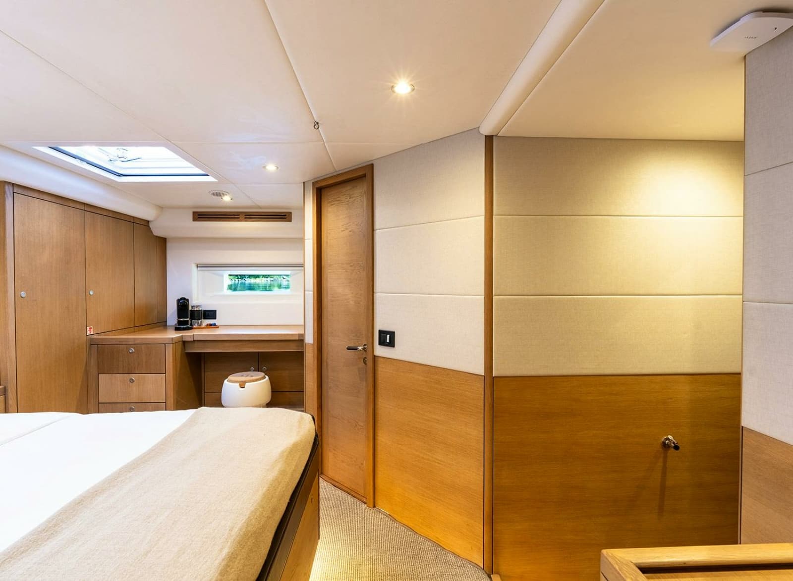 2014 Oyster Yachts Oyster 825 - Photo 43
