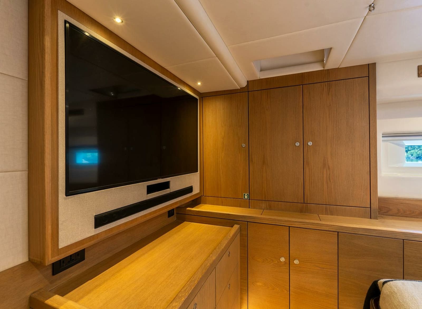2014 Oyster Yachts Oyster 825 - Photo 40