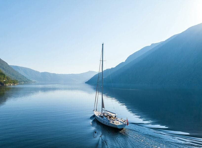 2014 Oyster Yachts Oyster 825