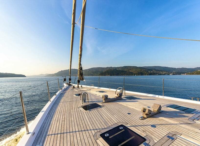 2014 Oyster Yachts Oyster 825