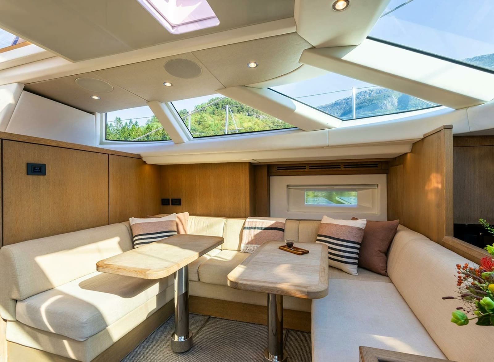 2014 Oyster Yachts Oyster 825 - Photo 24