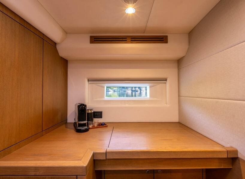 2014 Oyster Yachts Oyster 825