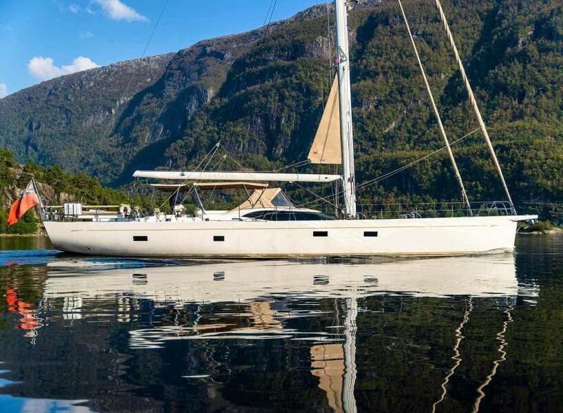 2014 Oyster Yachts Oyster 825