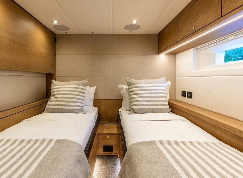 2014 Oyster Yachts Oyster 825