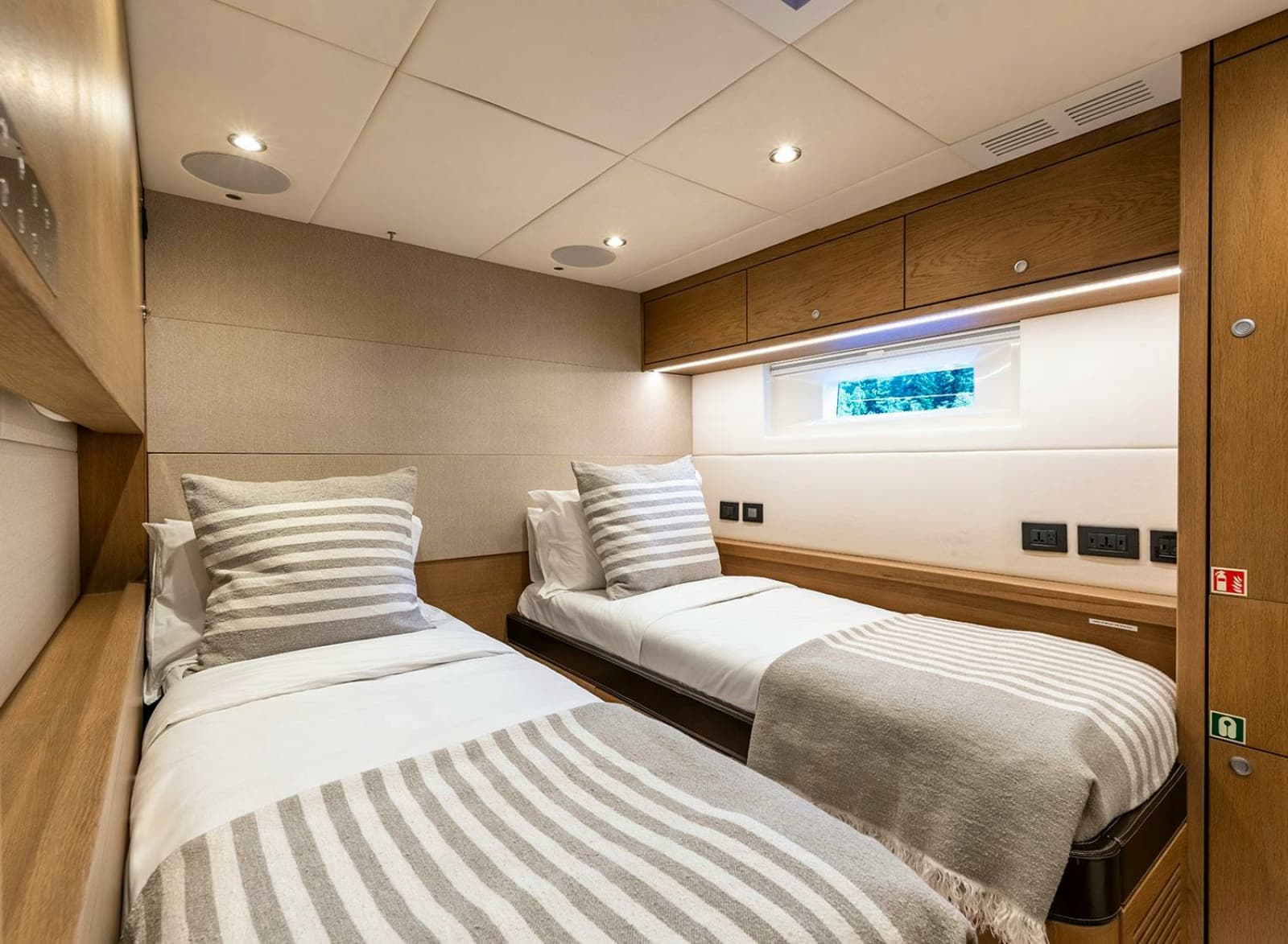 2014 Oyster Yachts Oyster 825 - Photo 44