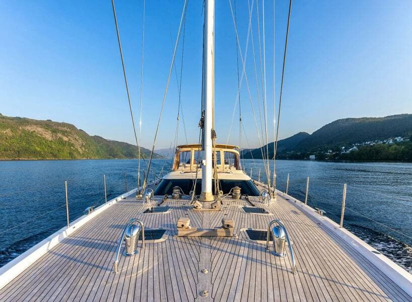 2014 Oyster Yachts Oyster 825