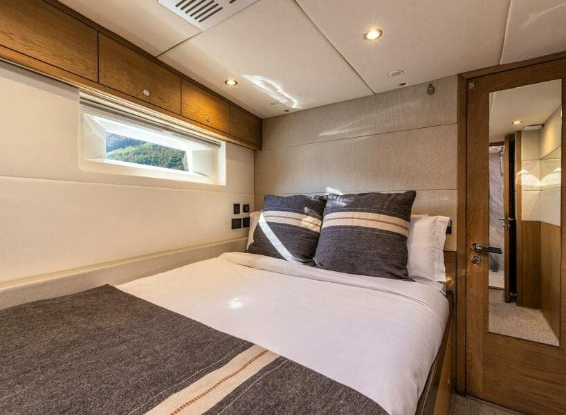 2014 Oyster Yachts Oyster 825