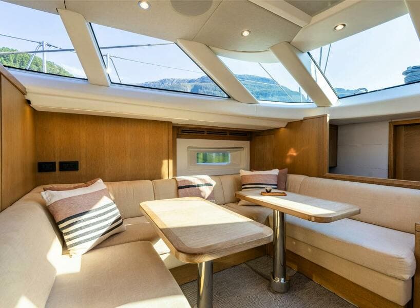 2014 Oyster Yachts Oyster 825