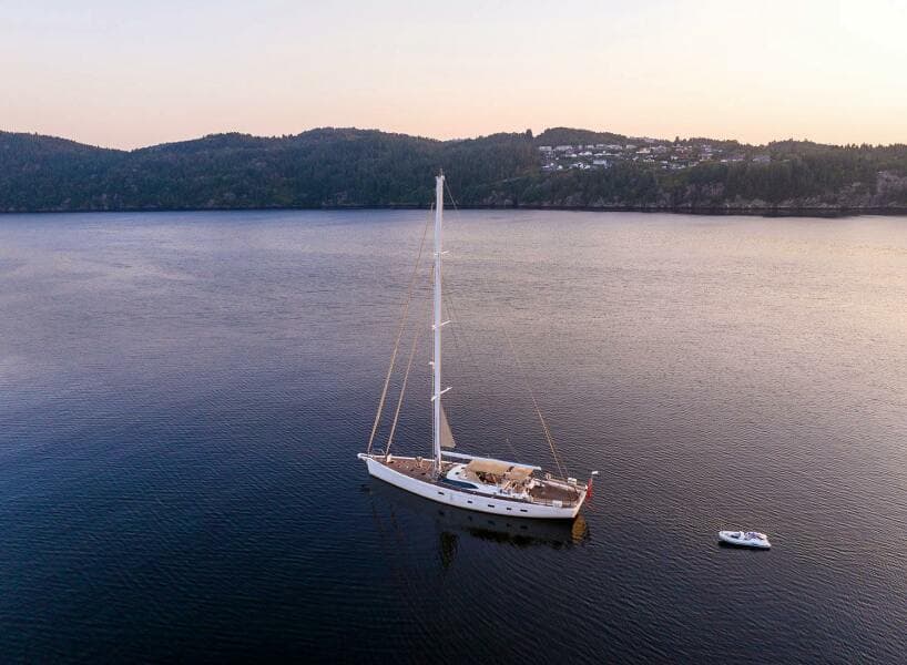 2014 Oyster Yachts Oyster 825