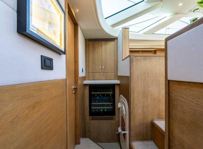 2014 Oyster Yachts Oyster 825