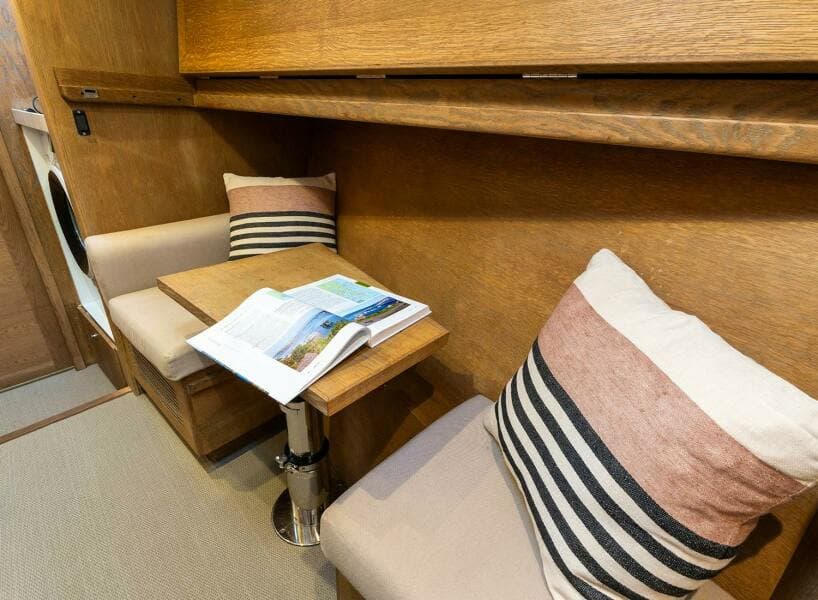 2014 Oyster Yachts Oyster 825