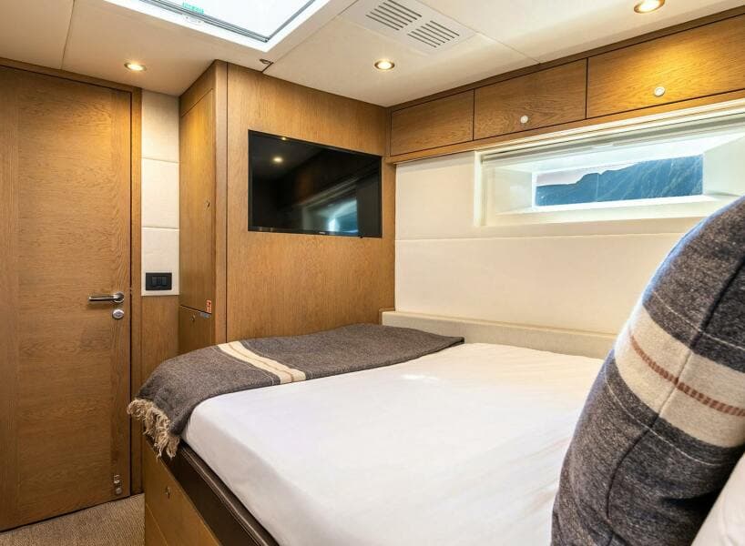 2014 Oyster Yachts Oyster 825