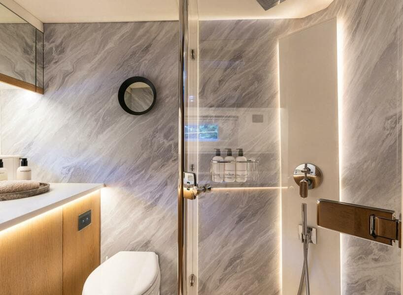 2014 Oyster Yachts Oyster 825