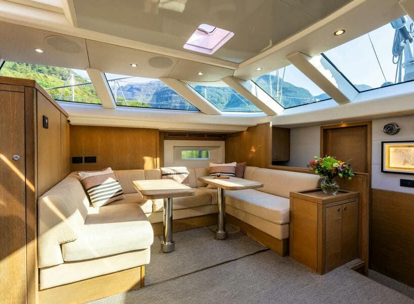 2014 Oyster Yachts Oyster 825