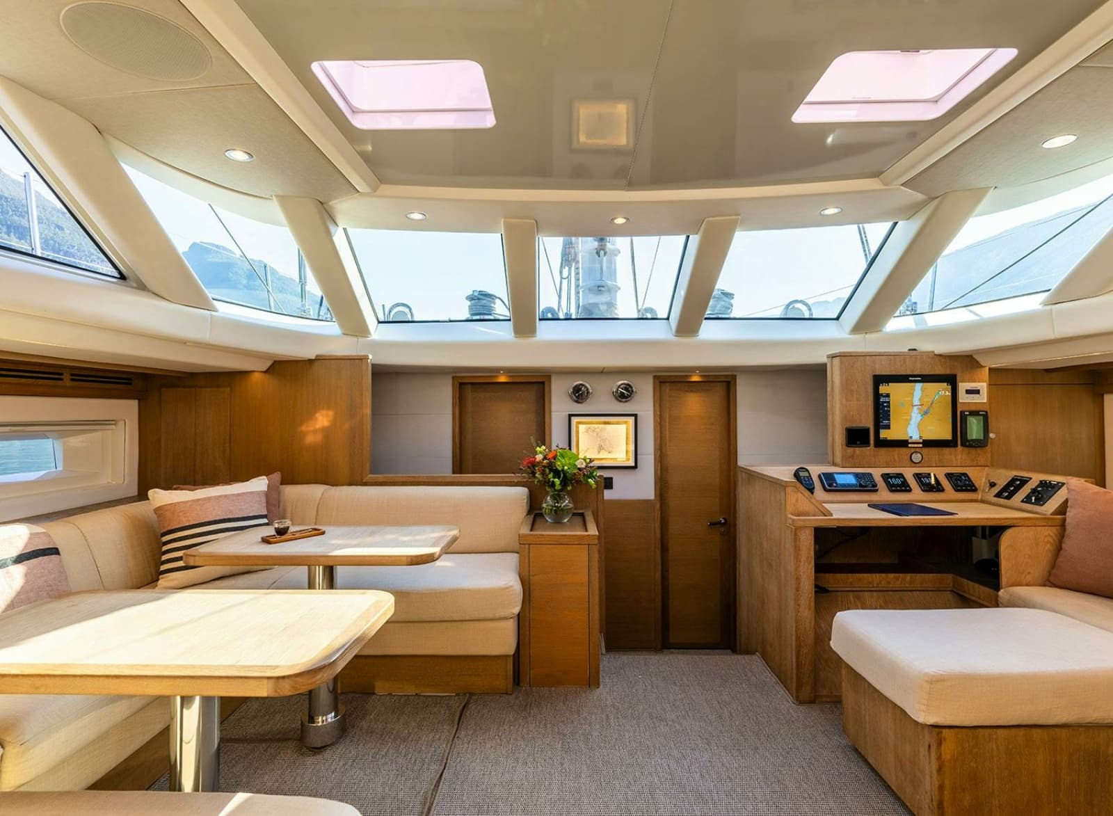2014 Oyster Yachts Oyster 825 - Photo 2