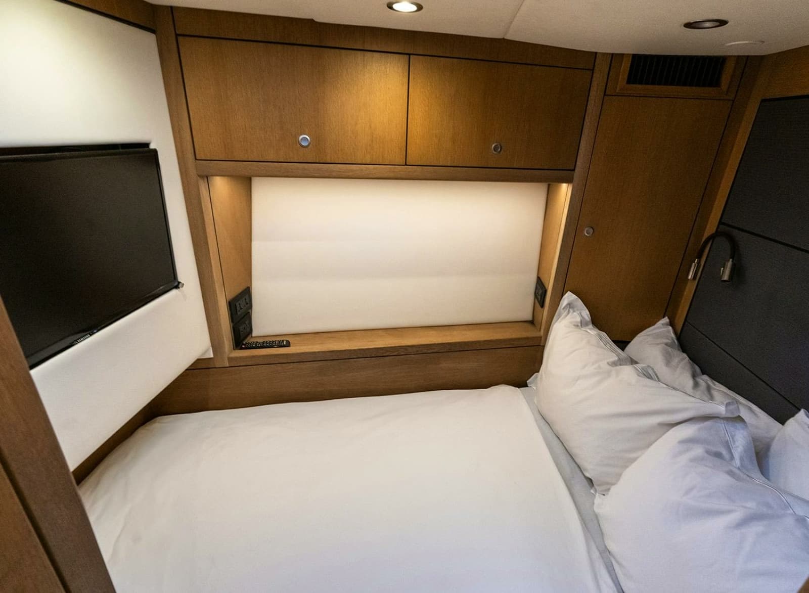 2014 Oyster Yachts Oyster 825 - Photo 34