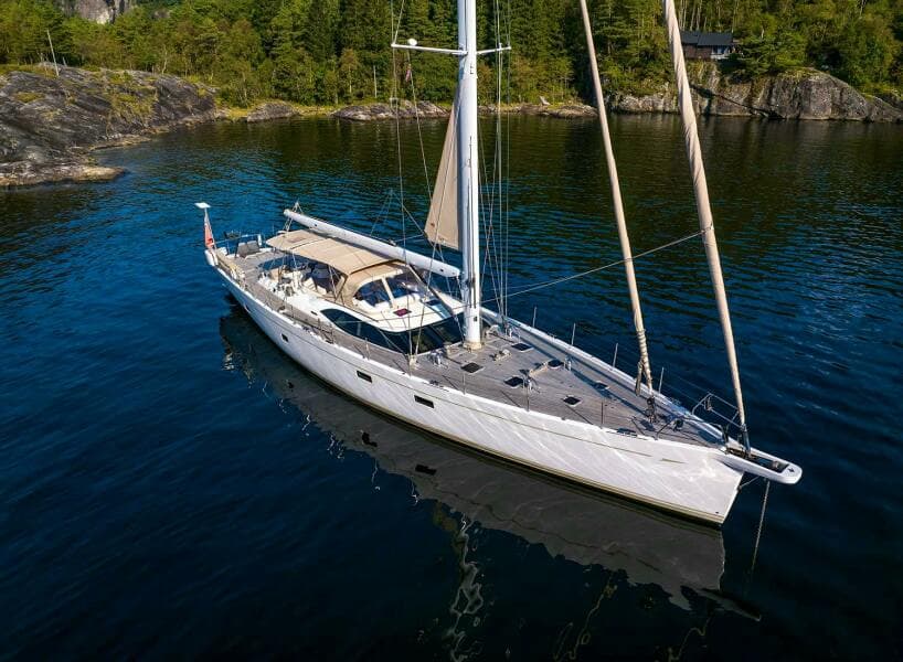 2014 Oyster Yachts Oyster 825