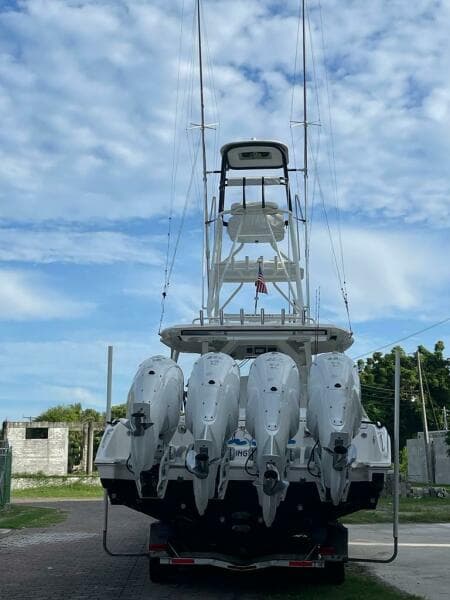 Pursuit 42 - Happy Hour - Engines