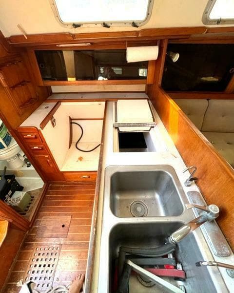 1986 J Boats Masthead Sloop
