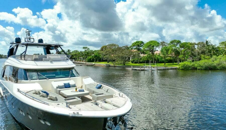 2015 Monte Carlo Yachts MCY86