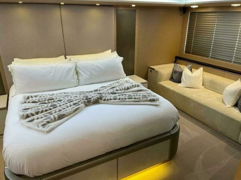 2015 Monte Carlo Yachts MCY86