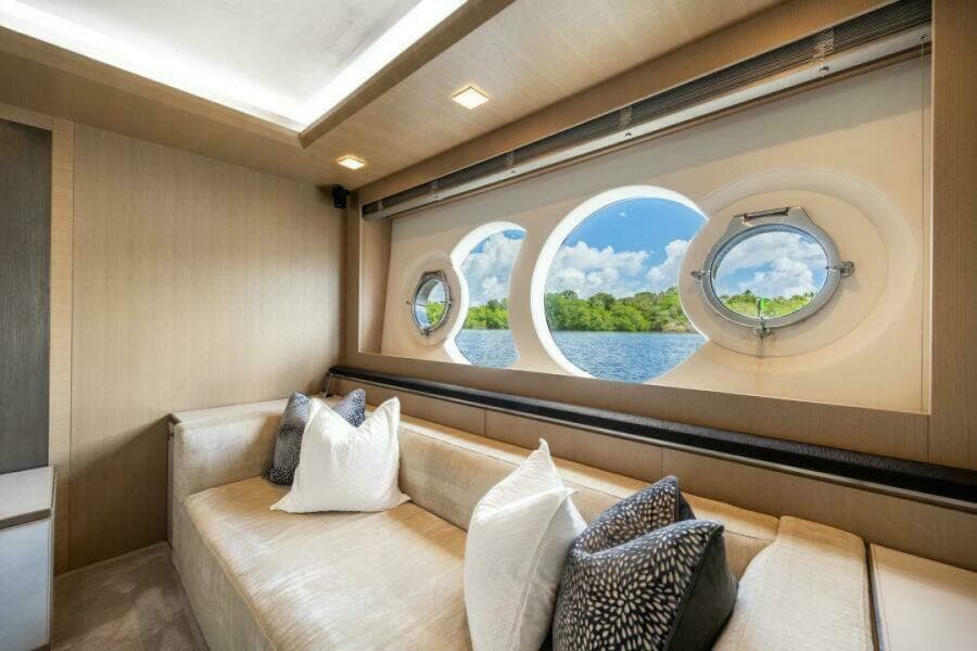 2015 Monte Carlo Yachts MCY86