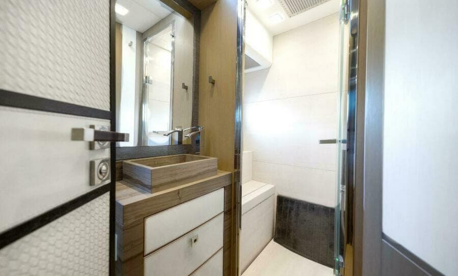 2015 Monte Carlo Yachts MCY86