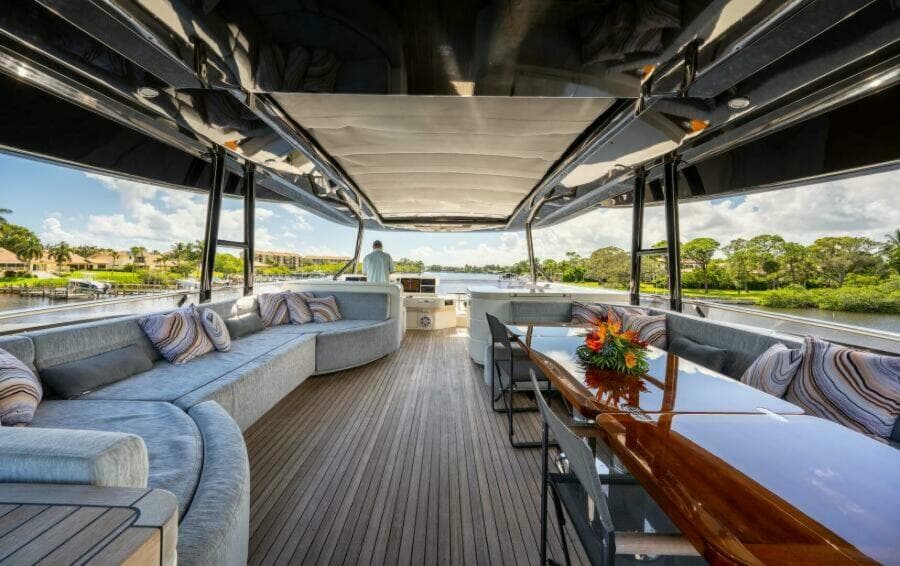 2015 Monte Carlo Yachts MCY86