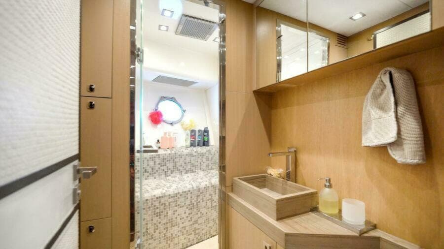 2015 Monte Carlo Yachts MCY86